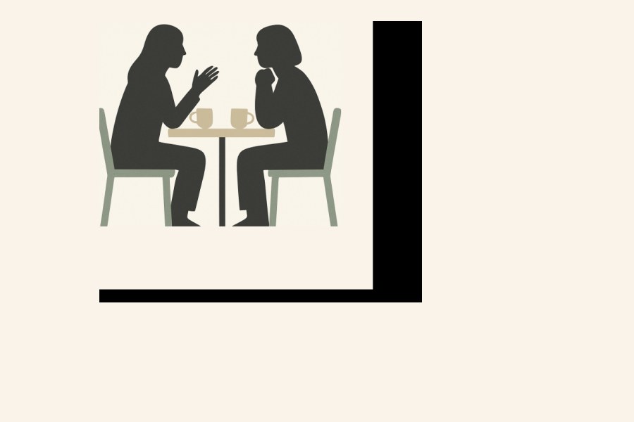 Connection: Zwei Frauen im Gespräch bei einer Tasse Kaffee
