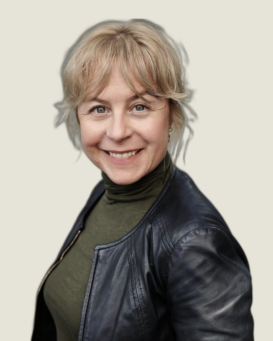 Lea Wernli, Coach, laechelnd im Portraet